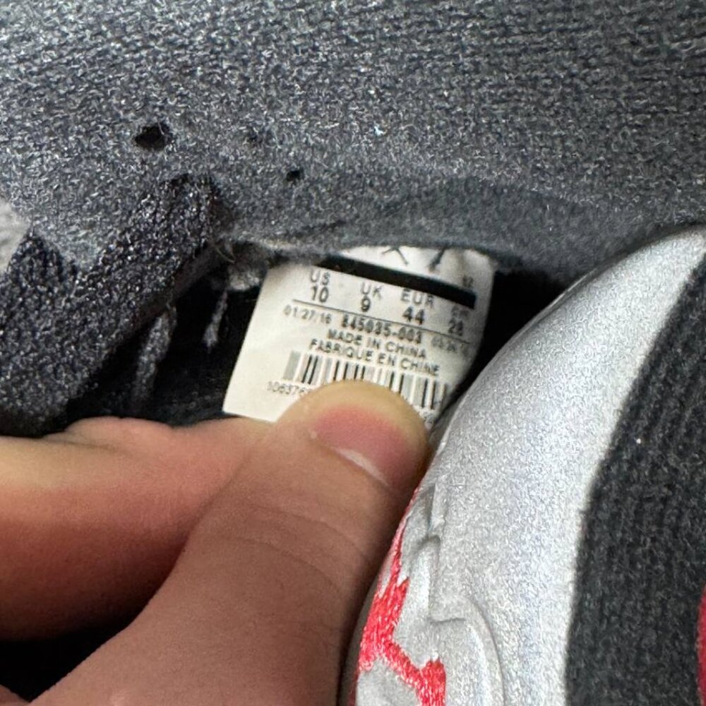 Size 10 | Jordan 5 Metallic With Box | Pre-Owned - image 8